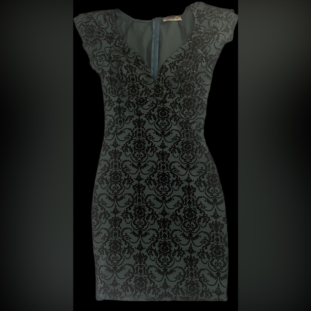Lulu’s Mountain Chic Short Green and Black Velvet dress